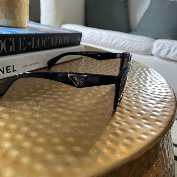 Prada sunglasses - Picture 3 of 5